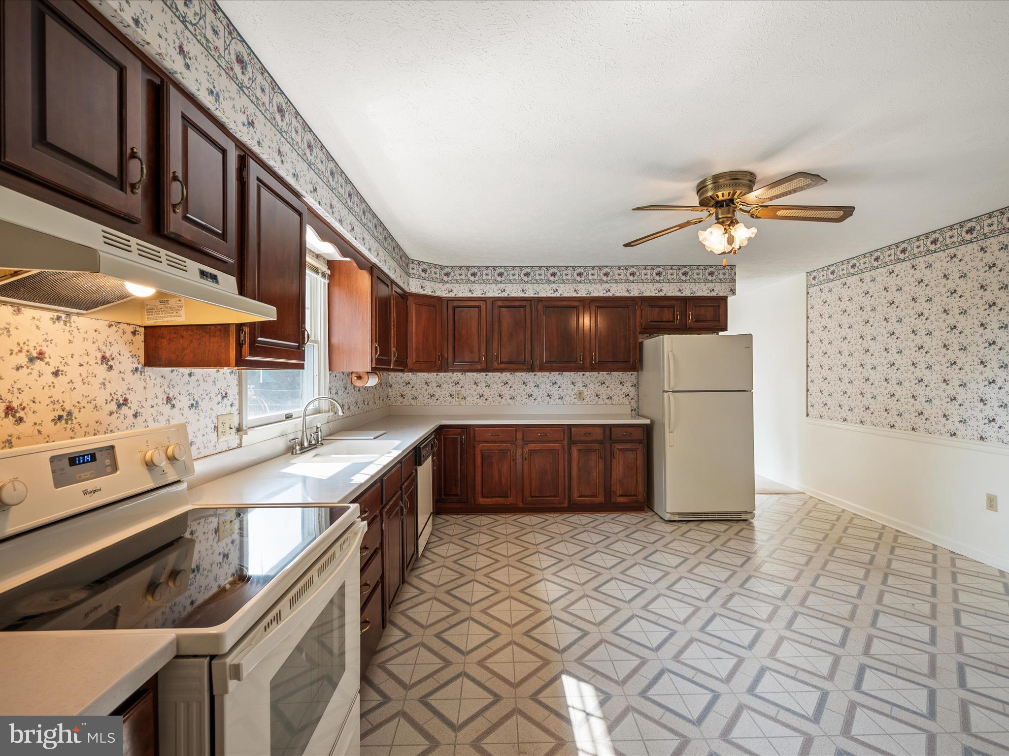 WAKELAND MANOR - Residential