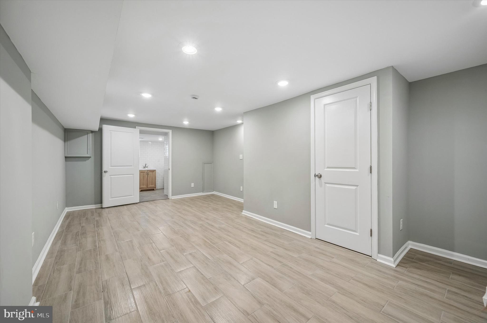 WEST OAK LANE - Residential