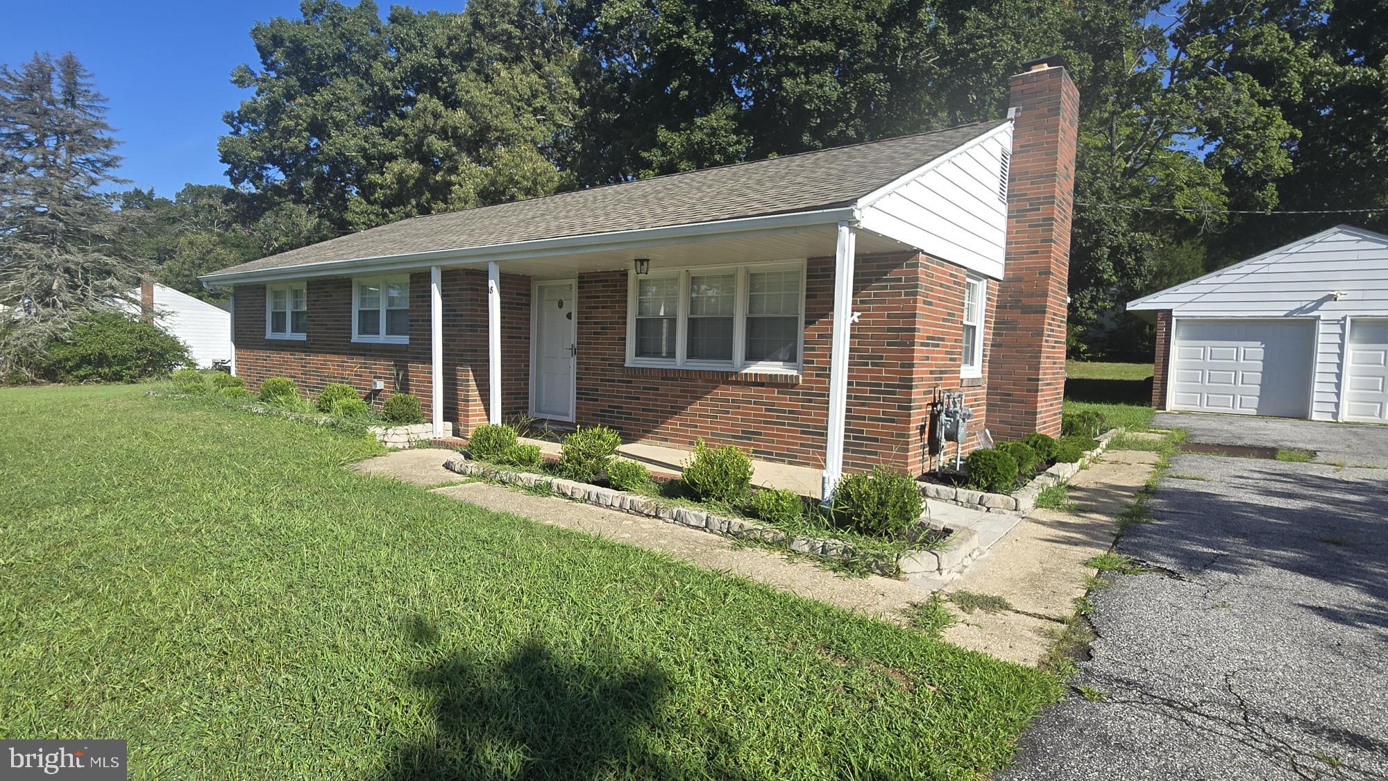 18 HOOD DRIVE