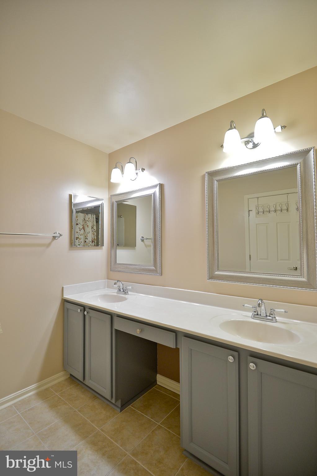 CENTRE RIDGE LAND BAY - Residential