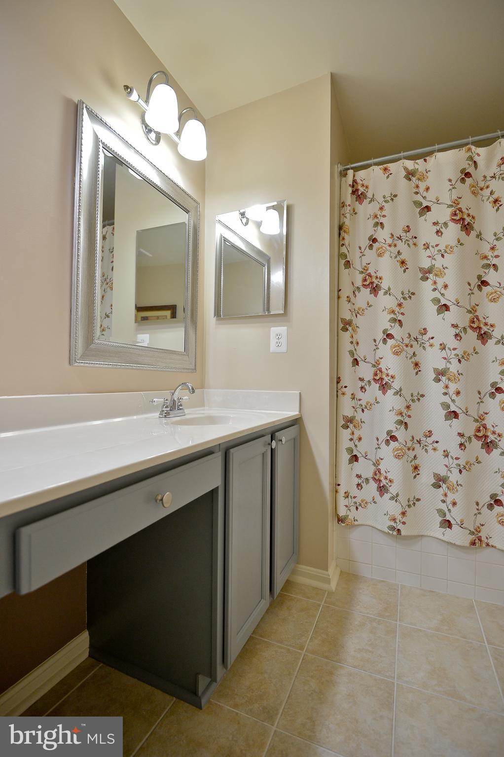 CENTRE RIDGE LAND BAY - Residential