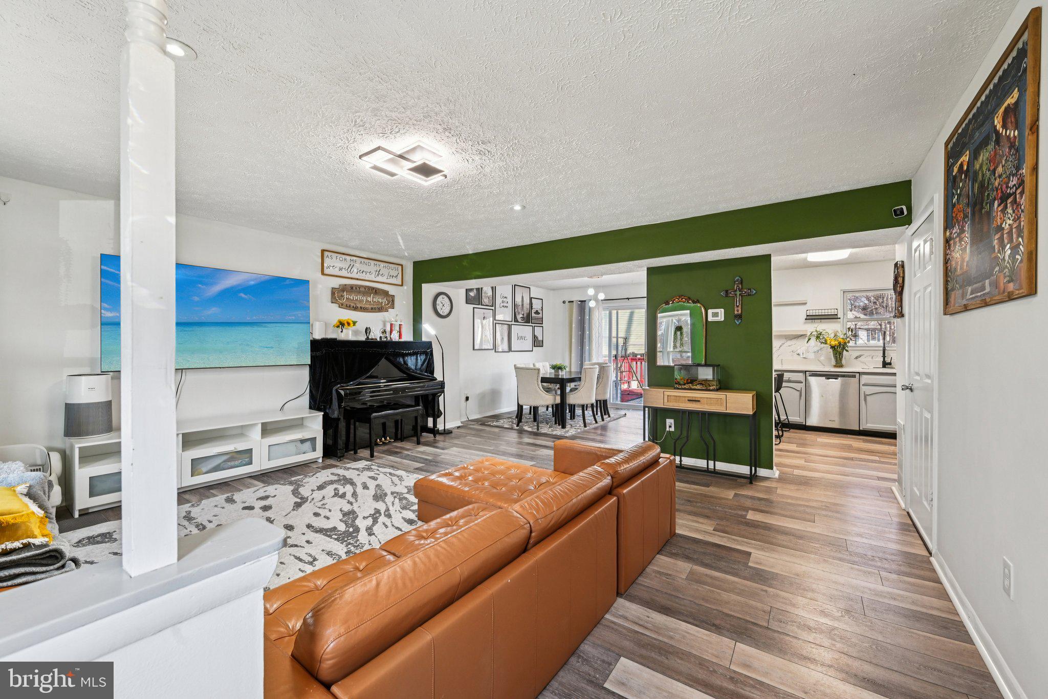 128 COTTAGE GROVE DRIVE