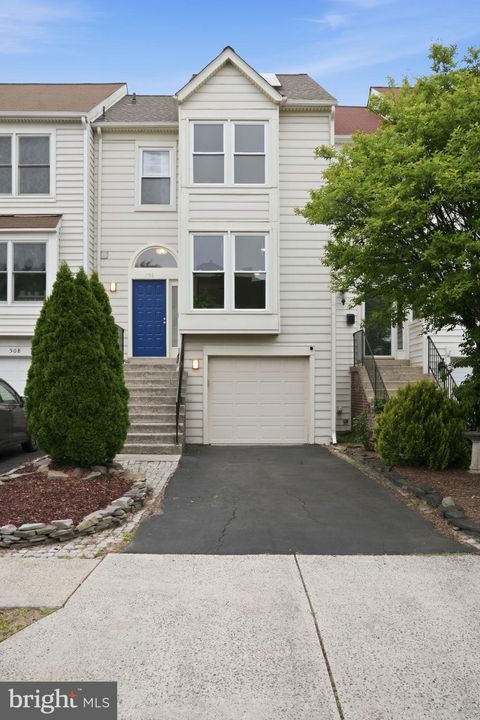 Photo of 506 Dakota Drive, HERNDON, VA 20170 (MLS # VAFX2304760)