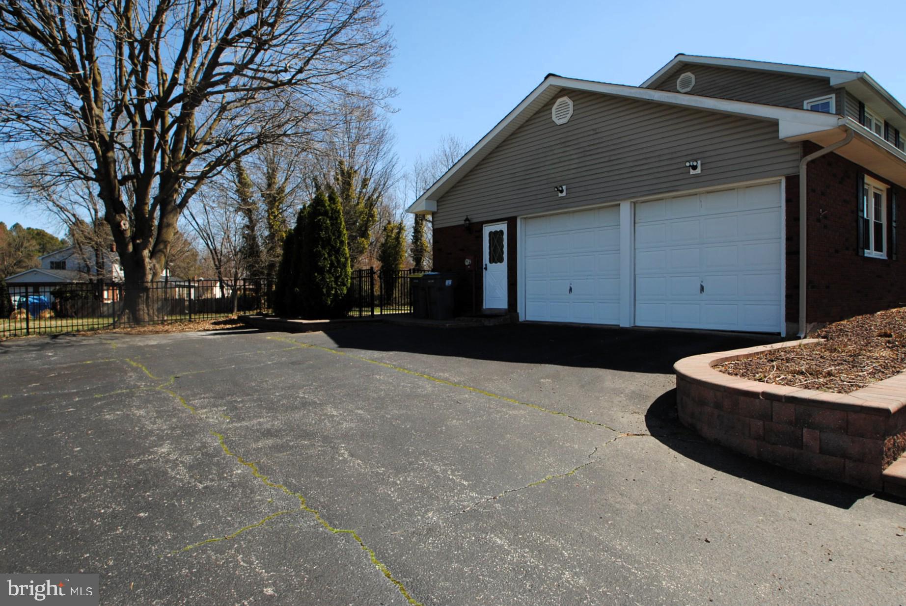 ROLLING MEADOWS - Residential