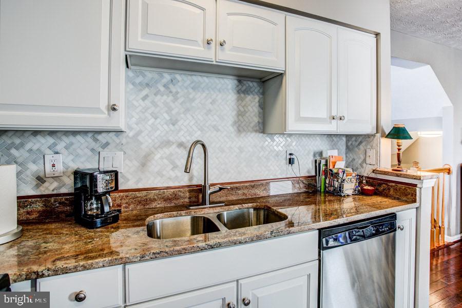 EATON SQUARE - Residential Lease