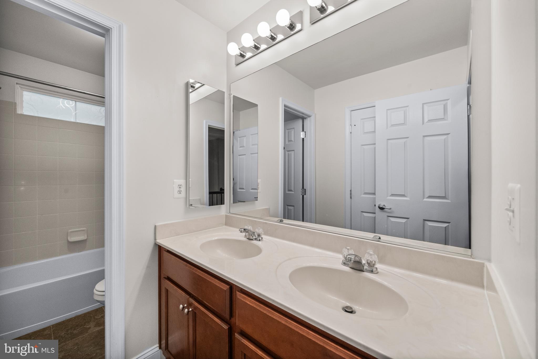 LADYSMITH VILLAGE - Residential