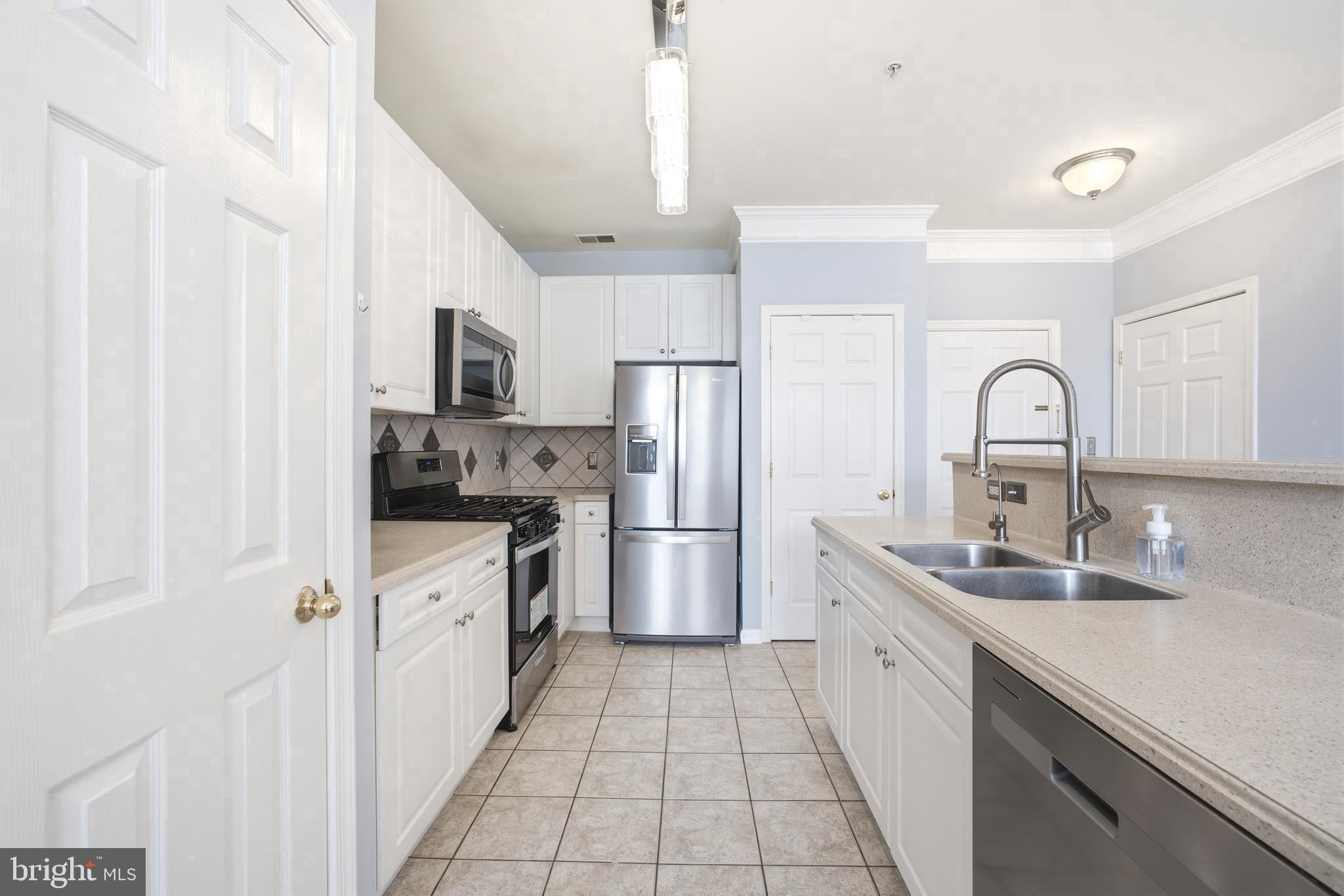 2665 MANHATTAN PLACE 310