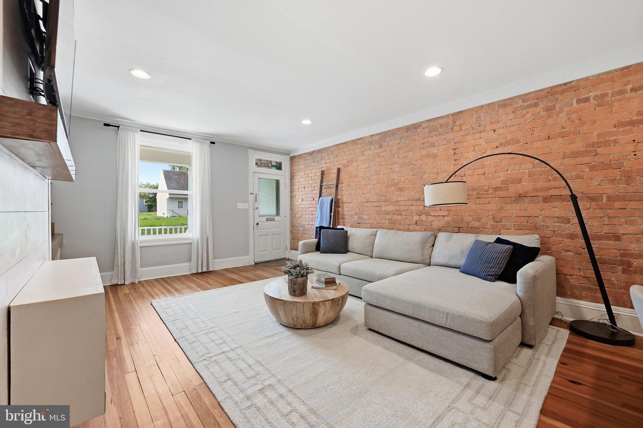 225 W SOUTH STREET