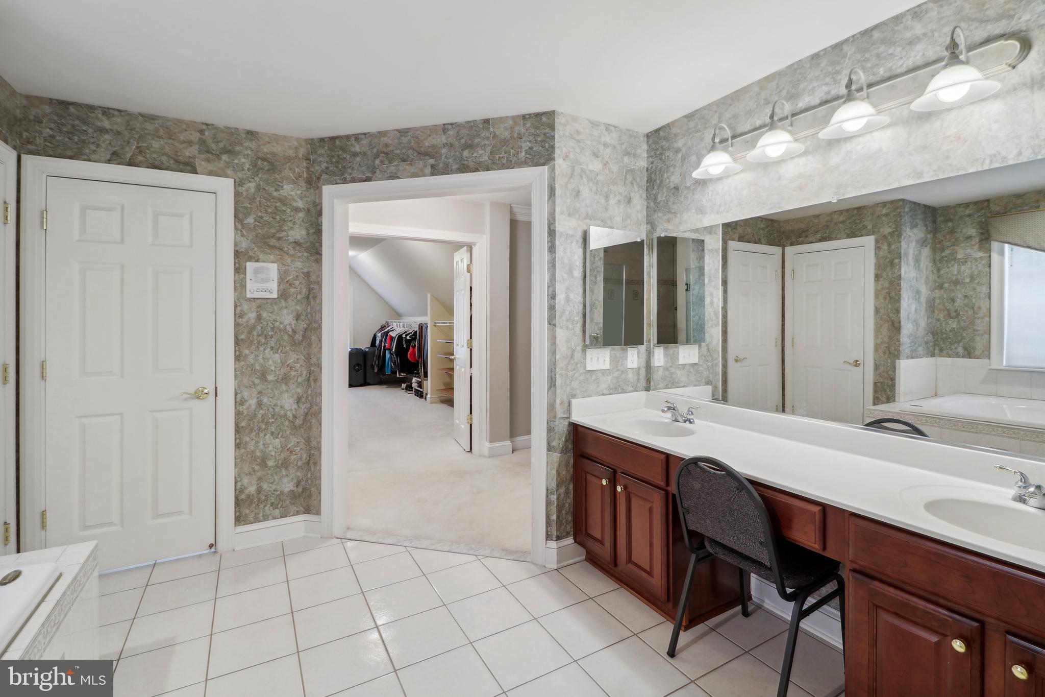 RIVER DOWNS - Residential