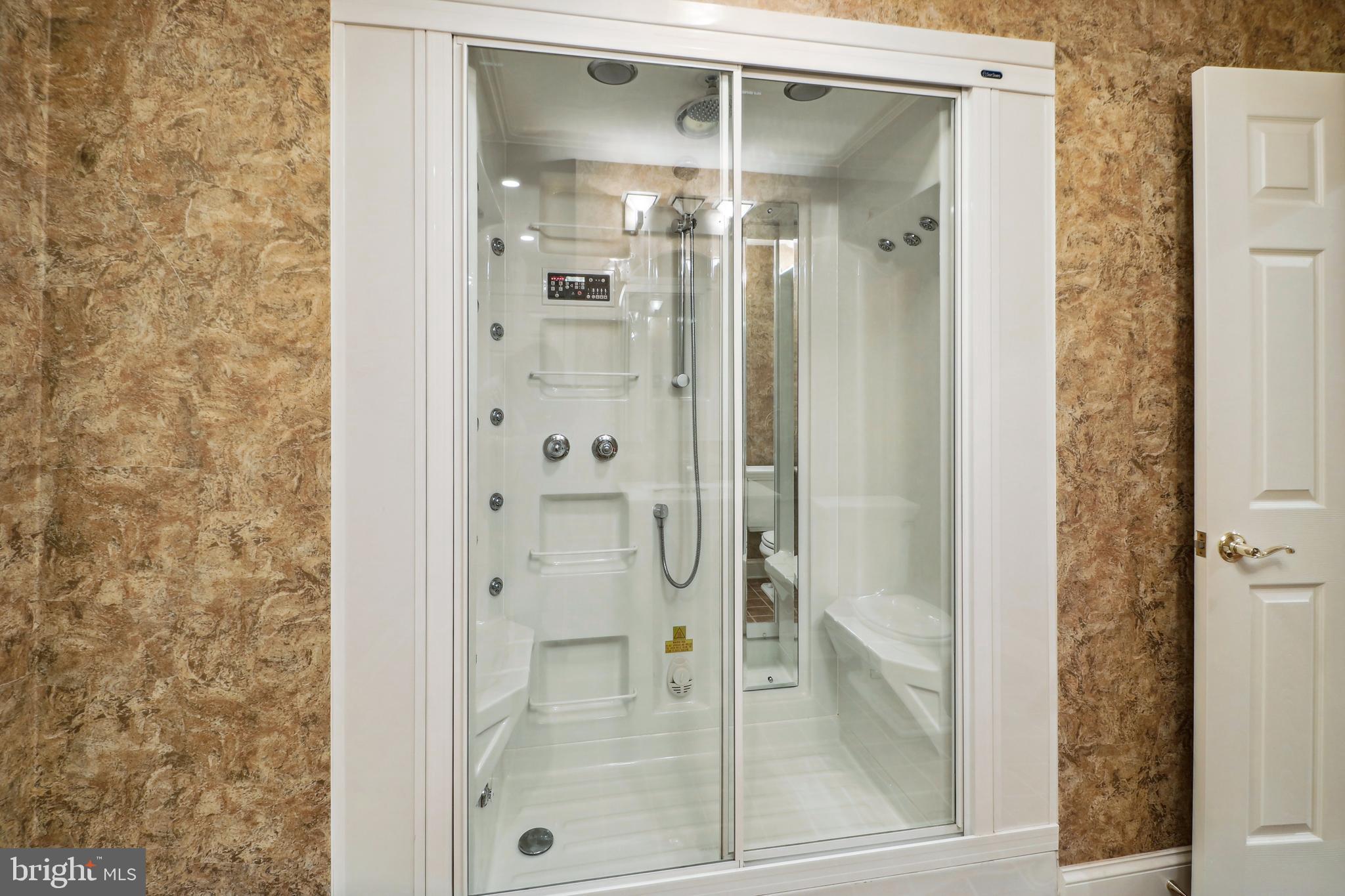 RIVER DOWNS - Residential