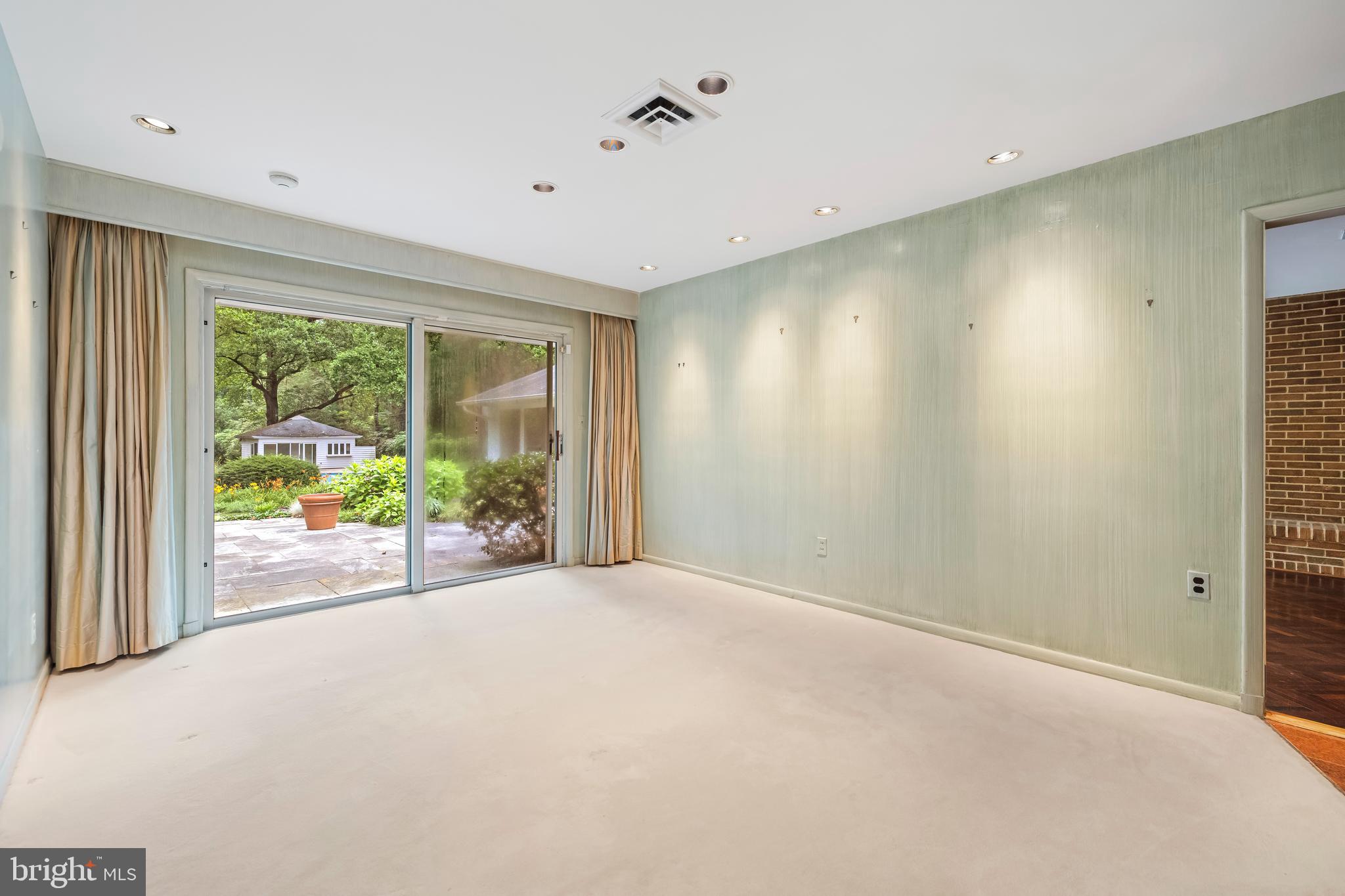 10815 LONGACRE LANE