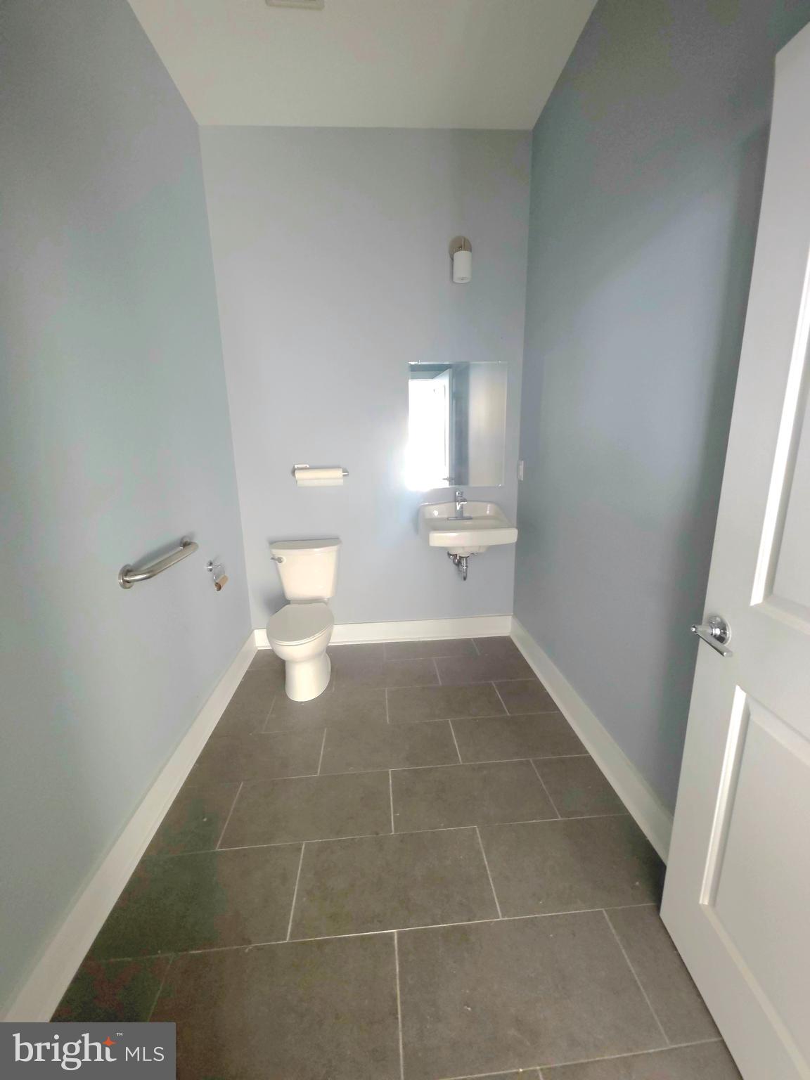 MANTUA - Commercial Lease