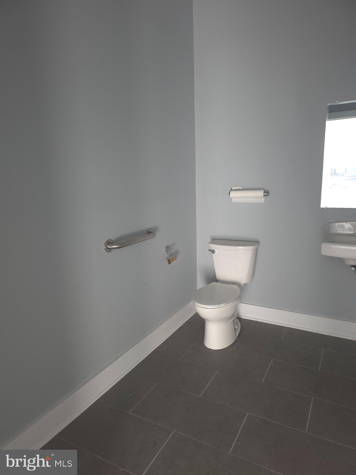 MANTUA - Commercial Lease