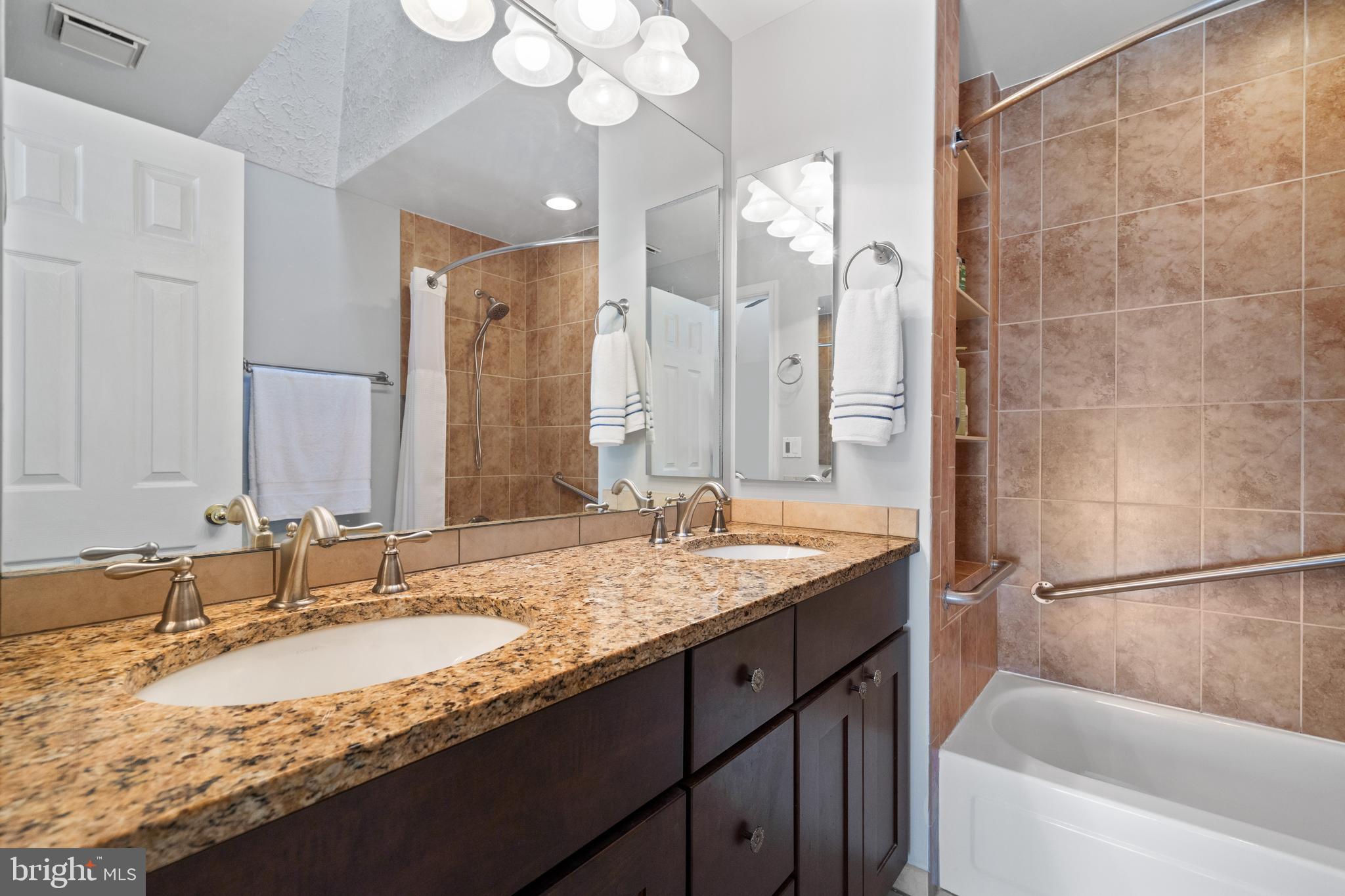 LIFESTYLE AT SULLY STATION - Residential