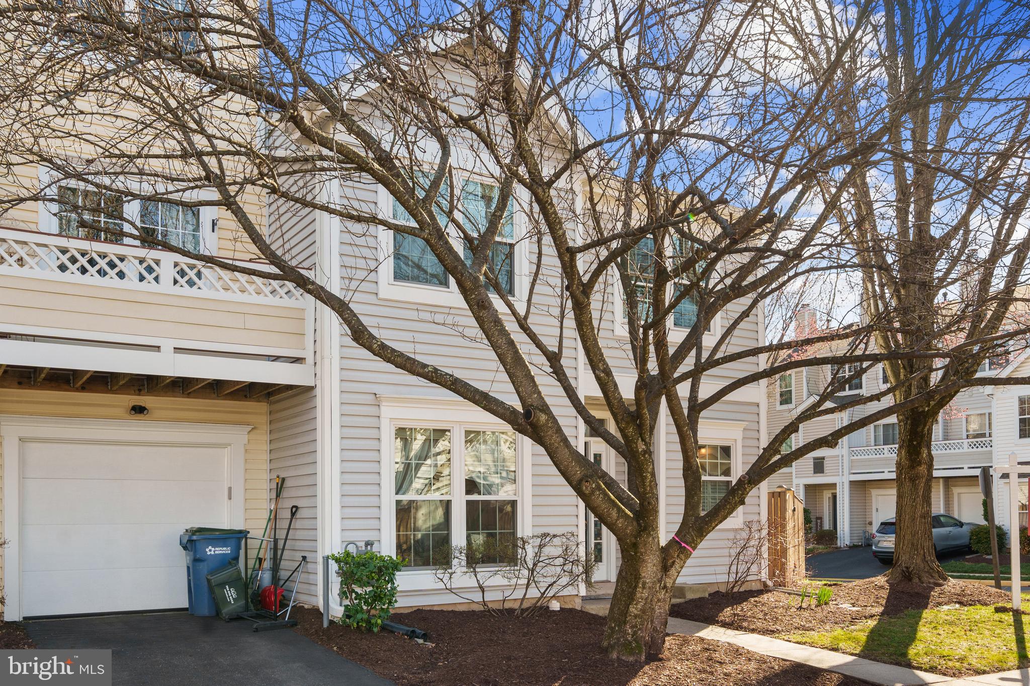 LIFESTYLE AT SULLY STATION - Residential