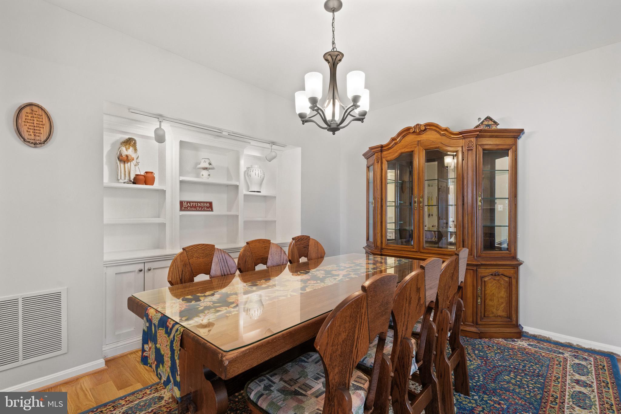 LIFESTYLE AT SULLY STATION - Residential