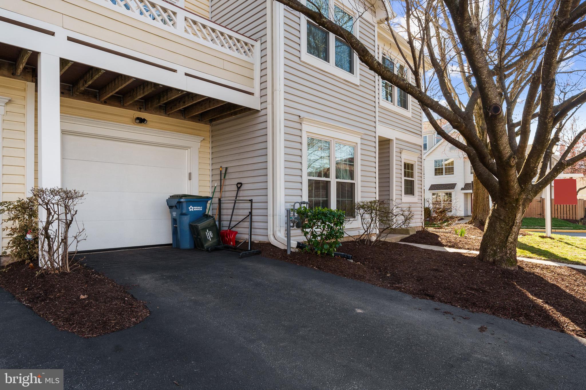 LIFESTYLE AT SULLY STATION - Residential