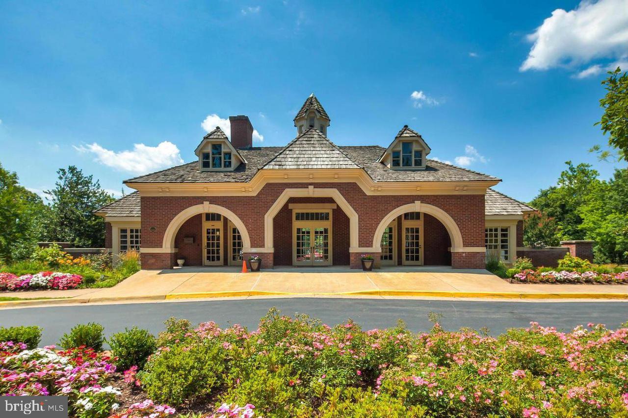 LIFESTYLE AT SULLY STATION - Residential