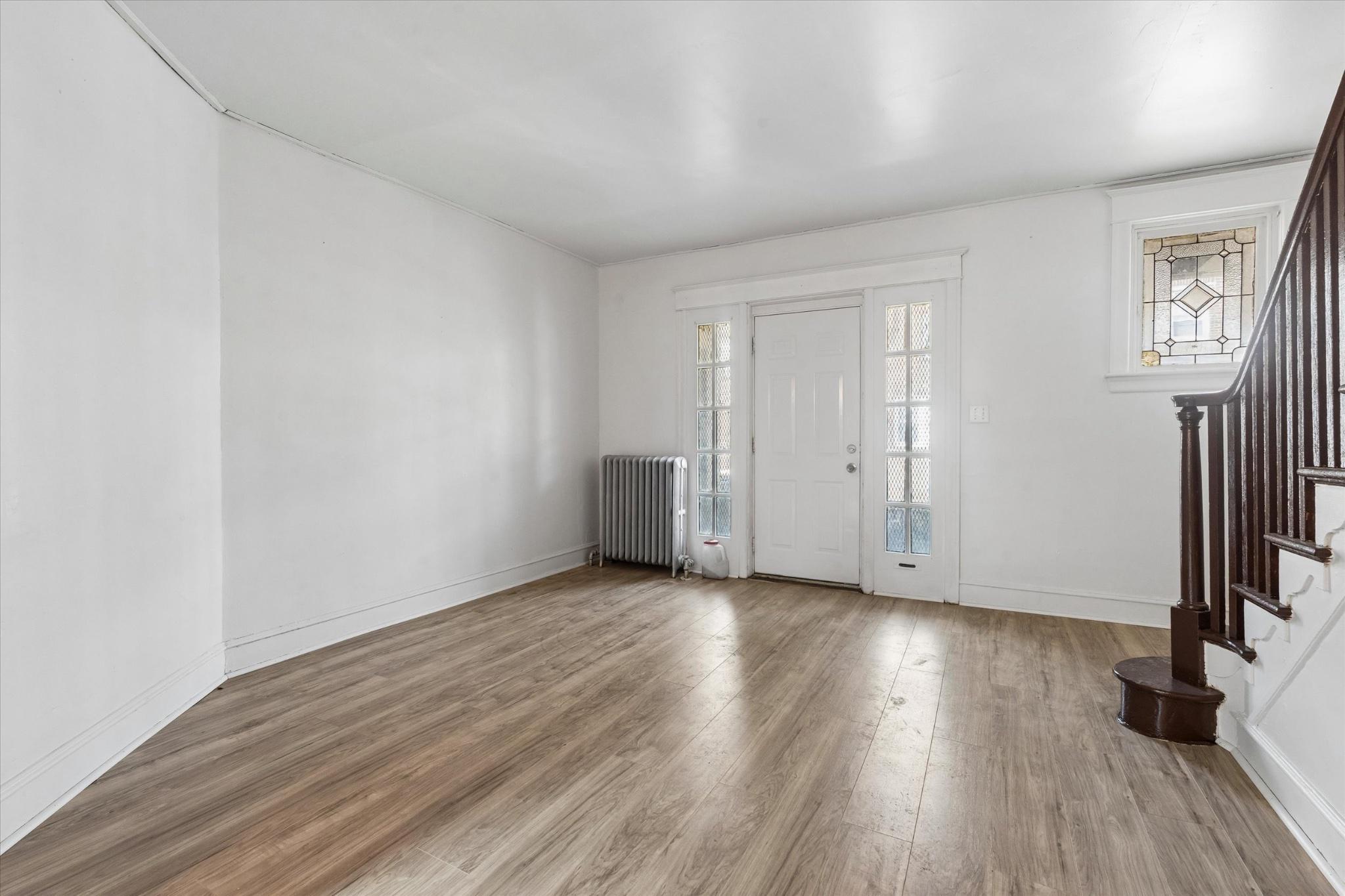 5929 N LEITHGOW STREET