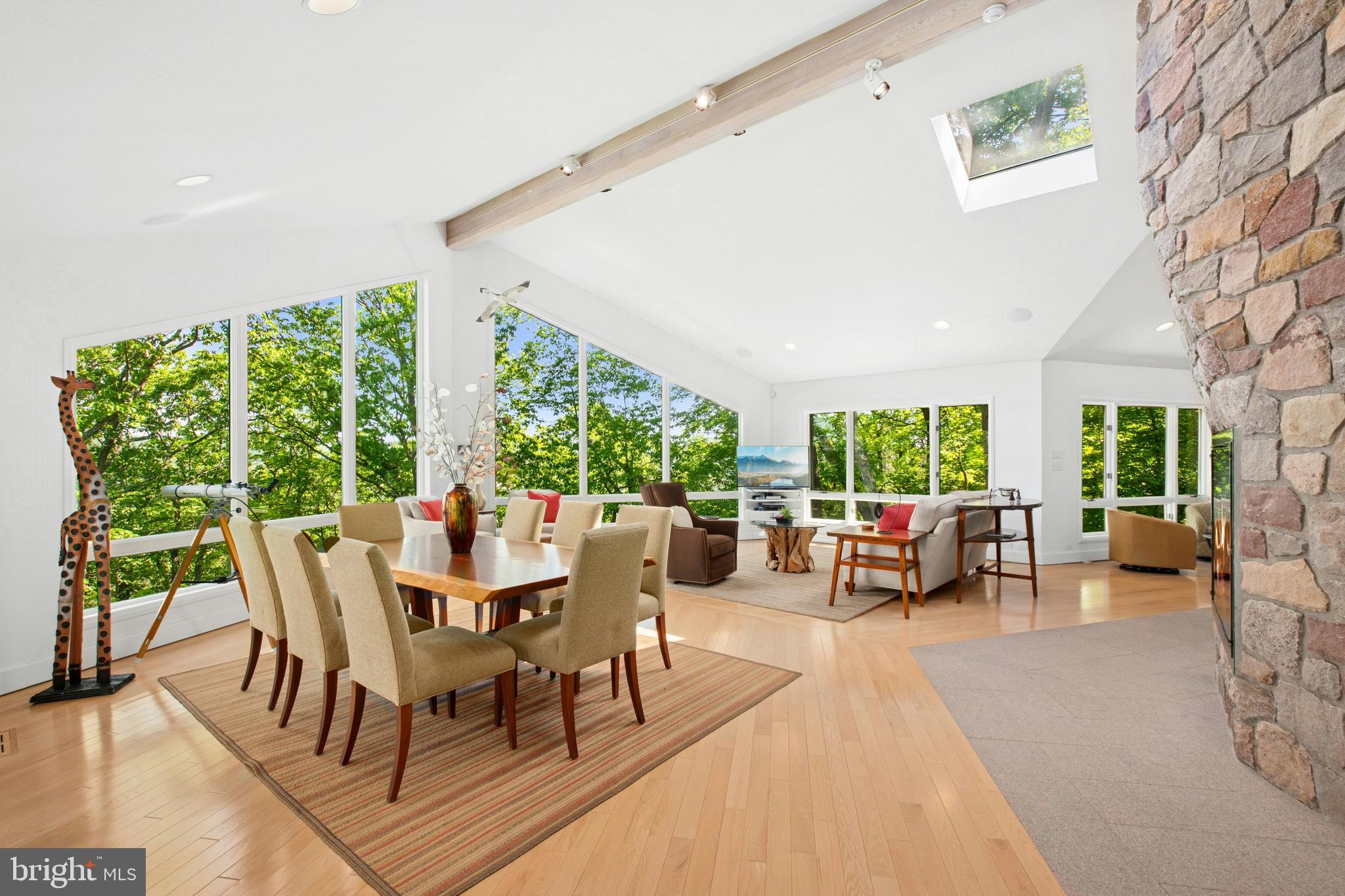 511 CENTER HILL