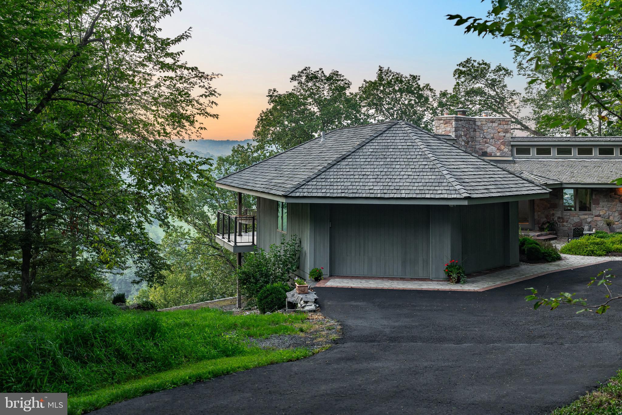 511 CENTER HILL