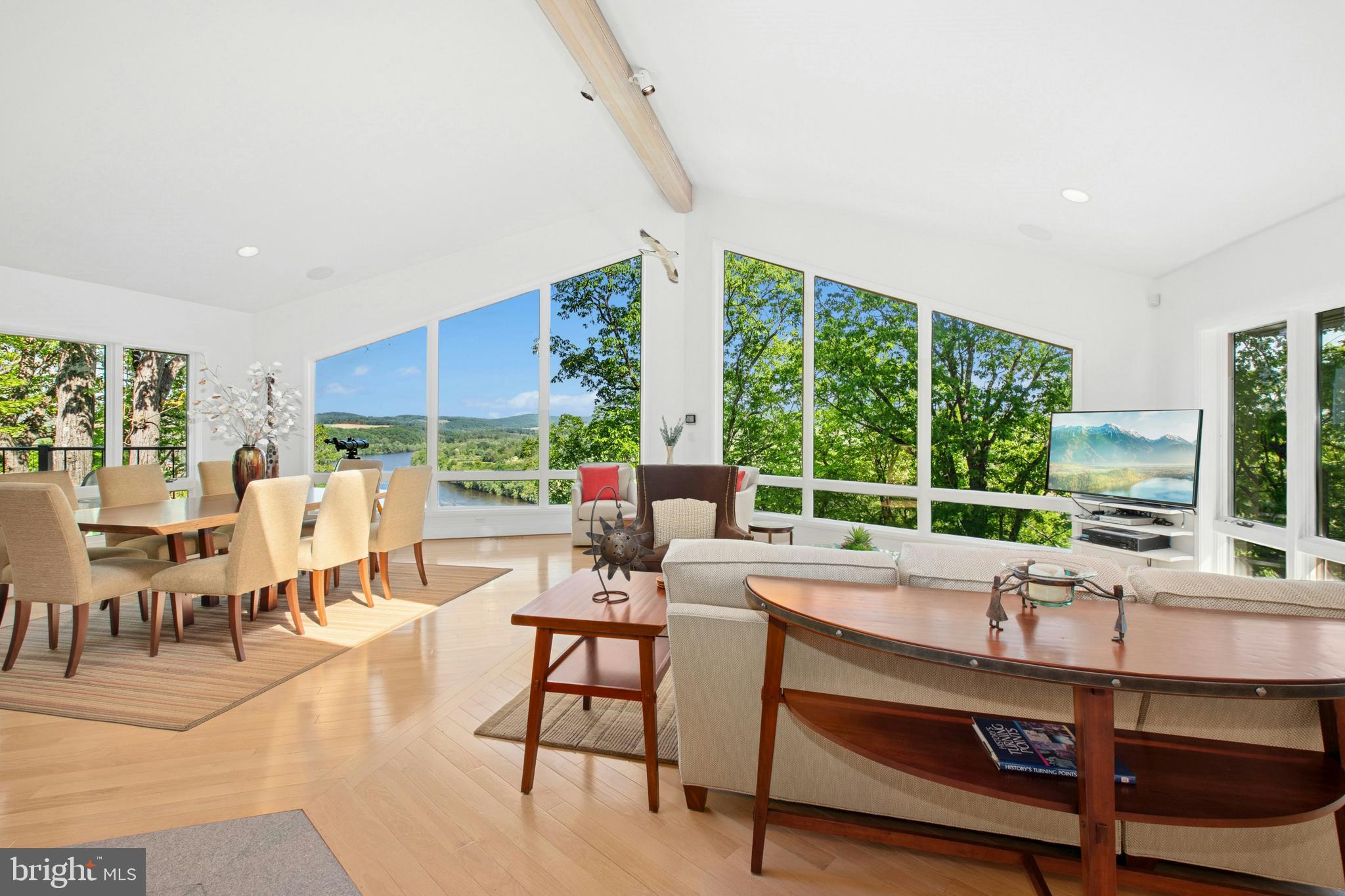 511 CENTER HILL