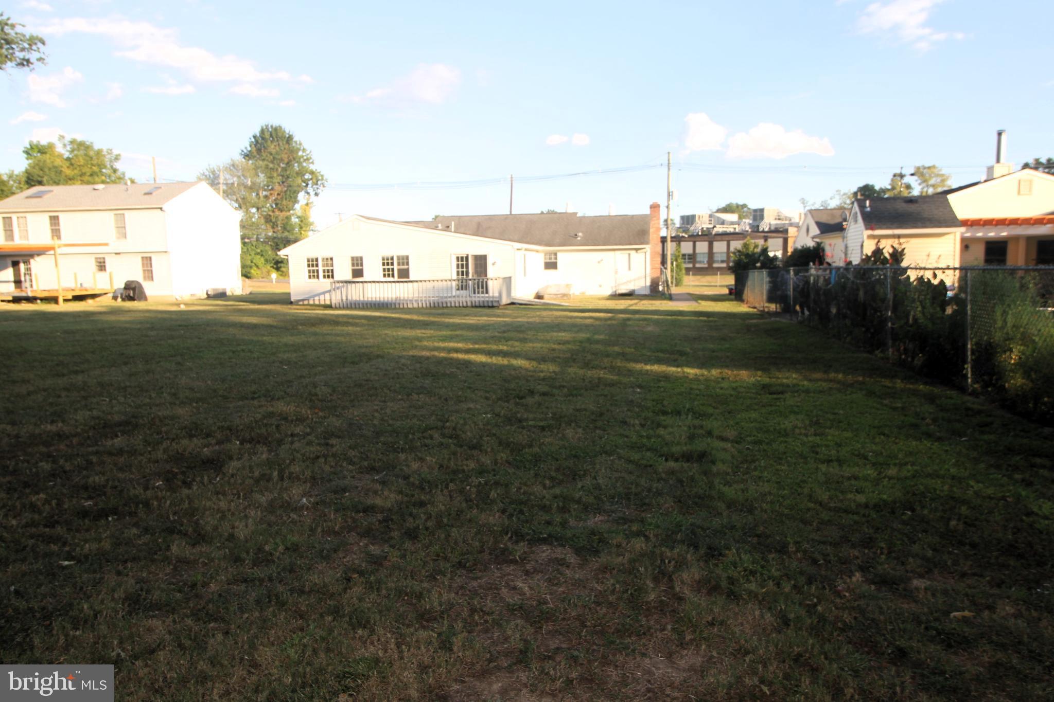 933 LOWER FERRY ROAD