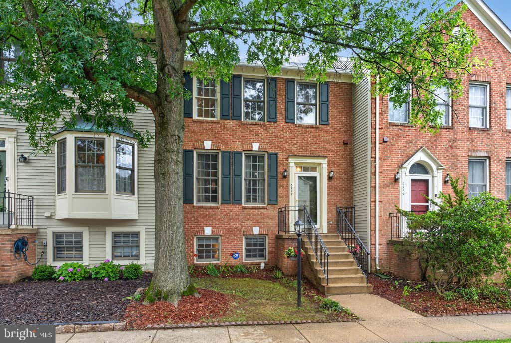 Photo of 6717 Royal Thomas Way, ALEXANDRIA, VA 22315 (MLS # VAFX2318858)