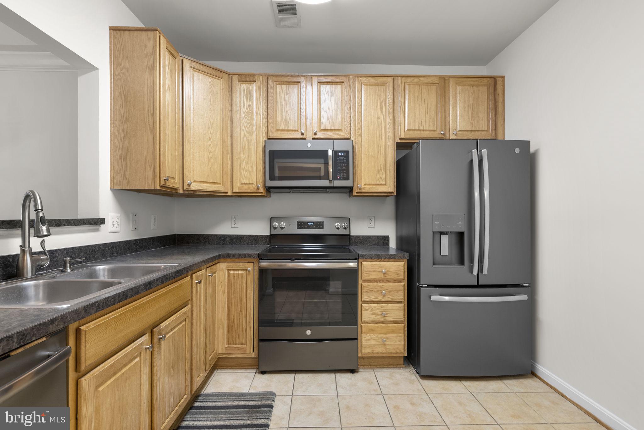 GATHERINGS AT LYNDWOOD - Residential