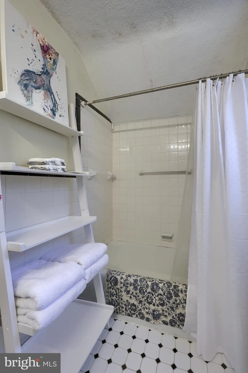 Lancaster, Pennsylvania 17601, United States, 3 Bedrooms Bedrooms, ,2 BathroomsBathrooms,Residential,Pending,91684