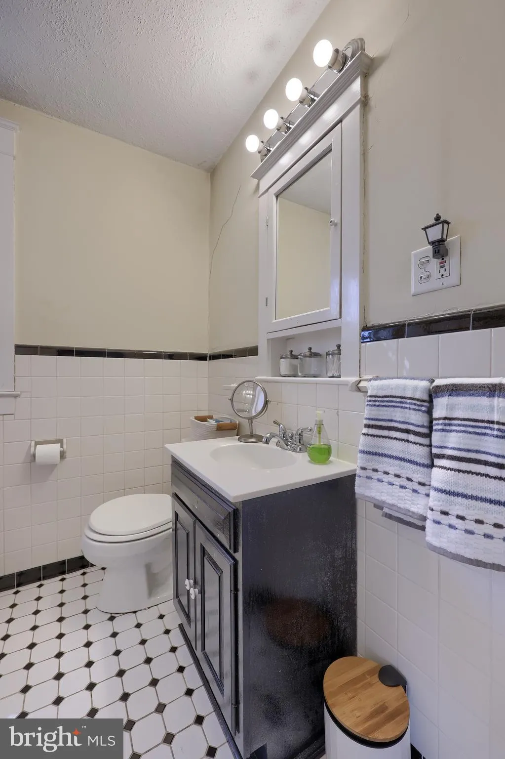 Lancaster, Pennsylvania 17601, United States, 3 Bedrooms Bedrooms, ,2 BathroomsBathrooms,Residential,Pending,91684