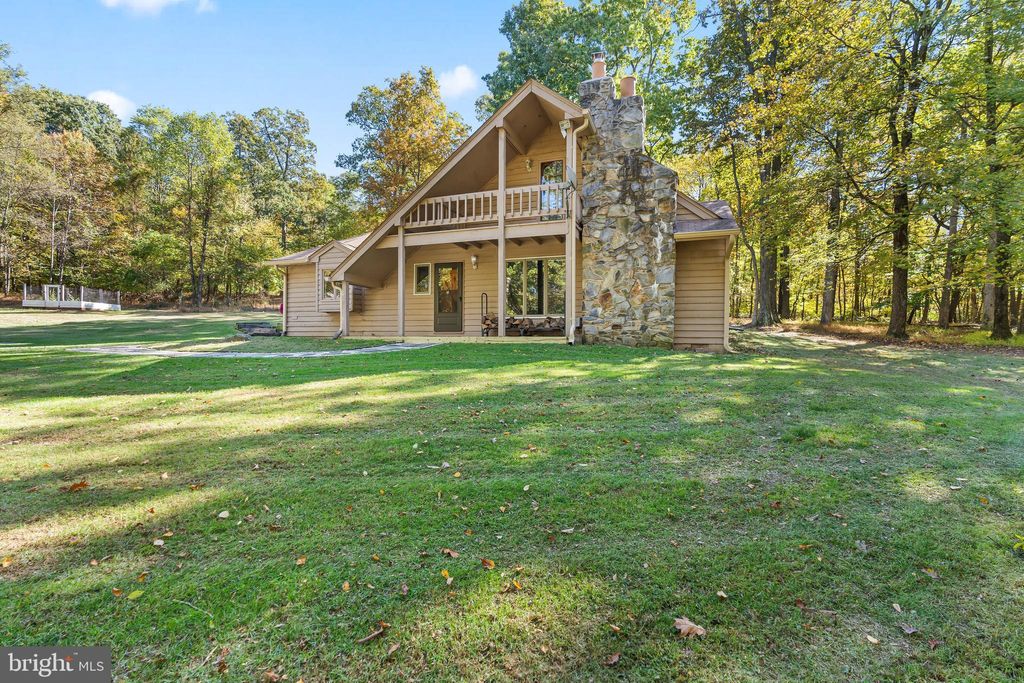 Photo of 23823 Peaceful Ridge Rd, SMITHSBURG, MD 21783 (MLS # MDFR2072460)