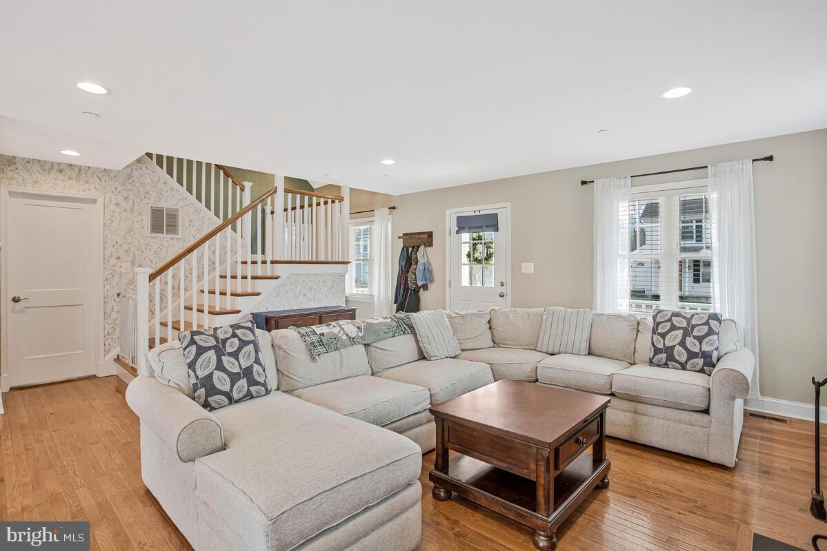 CEDARHURST ON THE BAY - Residential