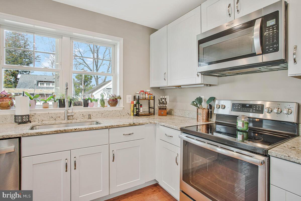 CEDARHURST ON THE BAY - Residential