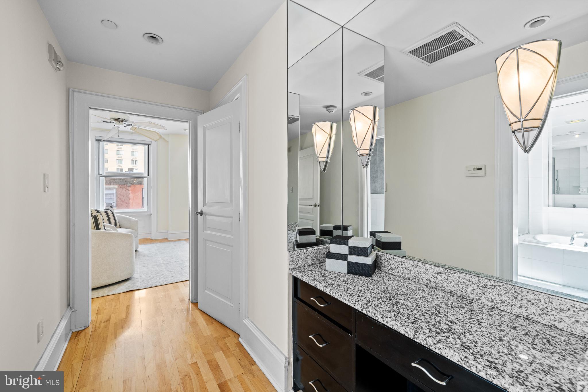 RITTENHOUSE SQUARE - Residential