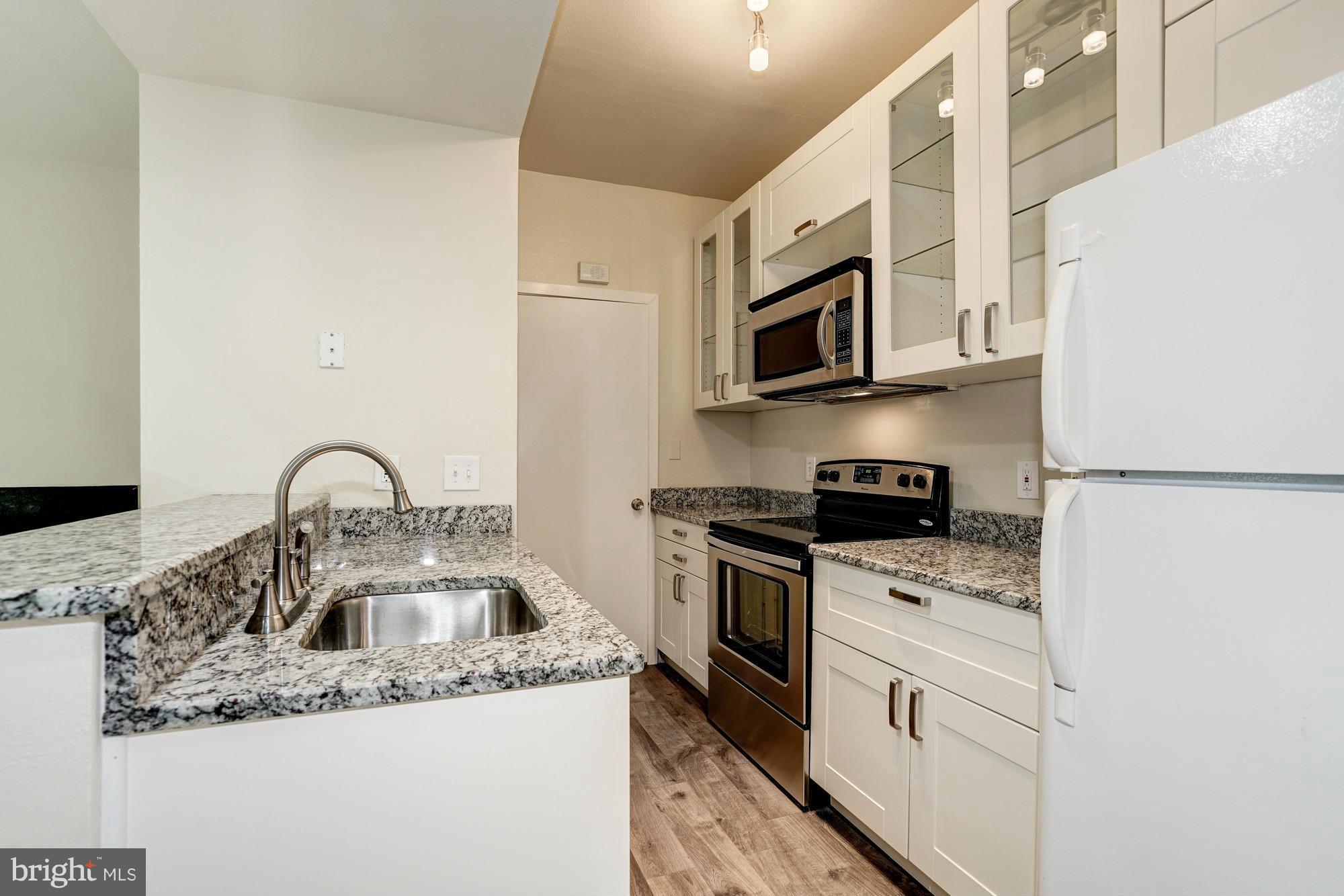 PENDERBROOK SQUARE CONDOMINIUMS - Residential