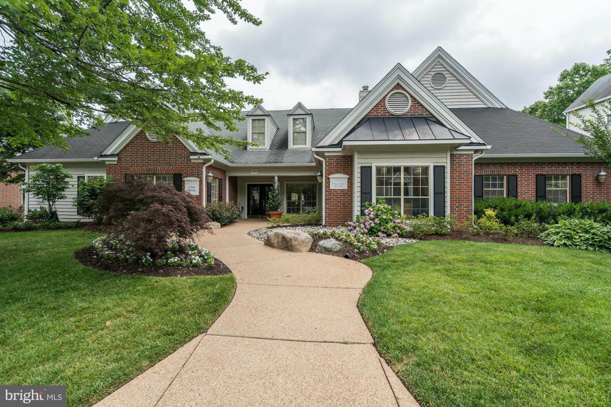 PENDERBROOK SQUARE CONDOMINIUMS - Residential