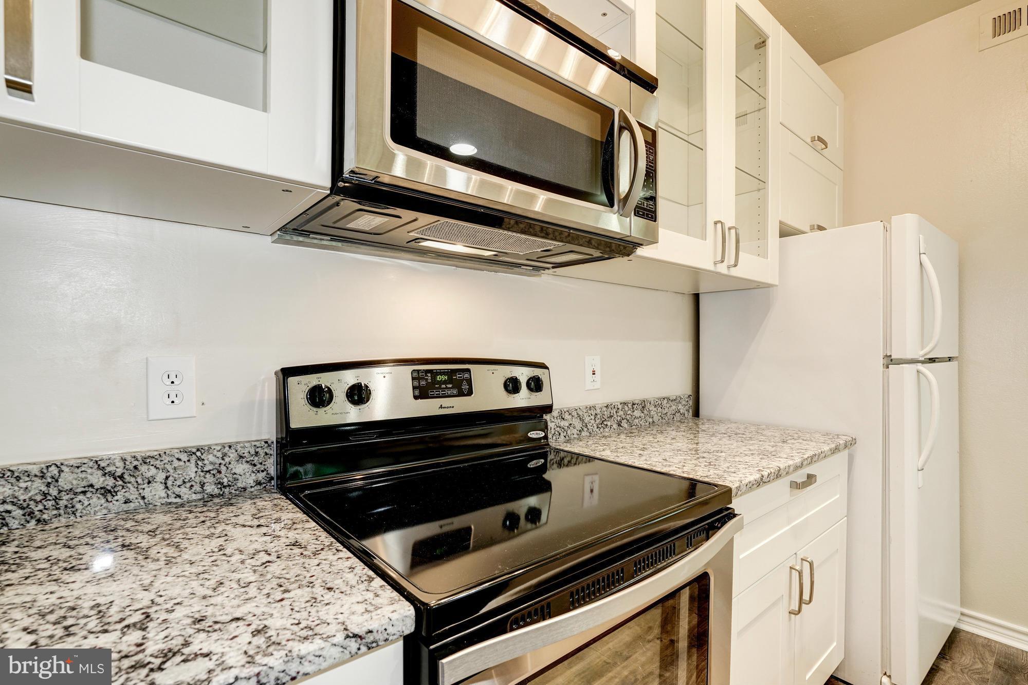 PENDERBROOK SQUARE CONDOMINIUMS - Residential