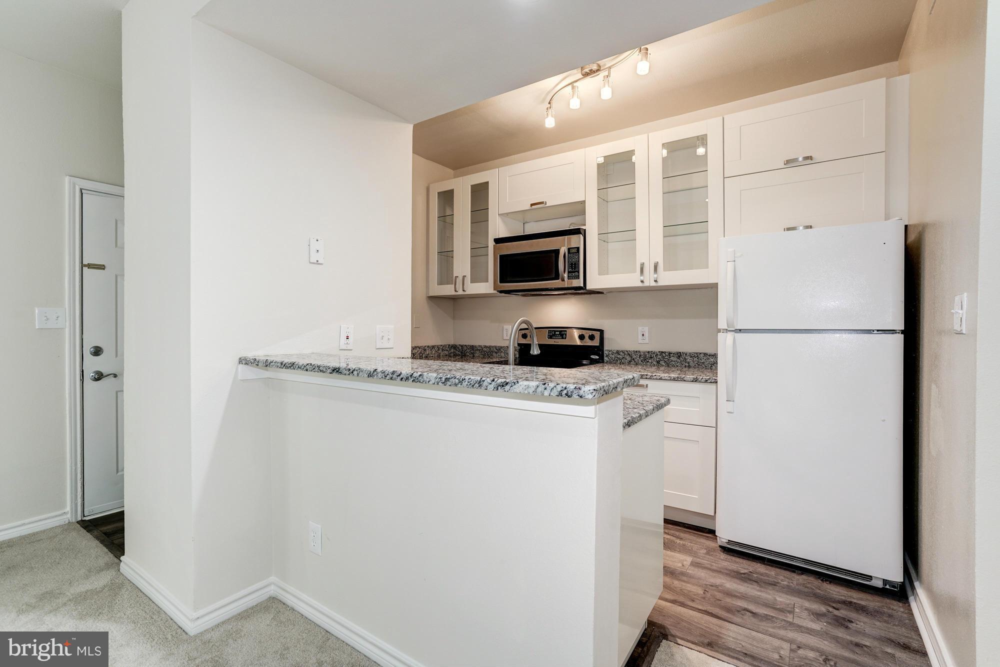 PENDERBROOK SQUARE CONDOMINIUMS - Residential