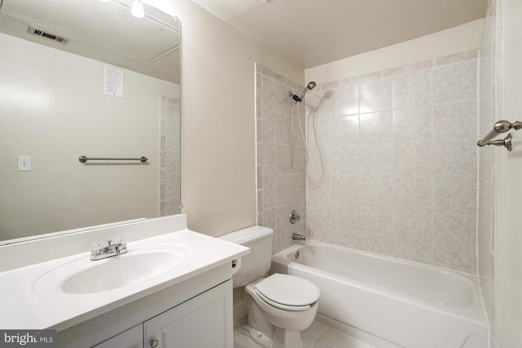 PENDERBROOK SQUARE CONDOMINIUMS - Residential