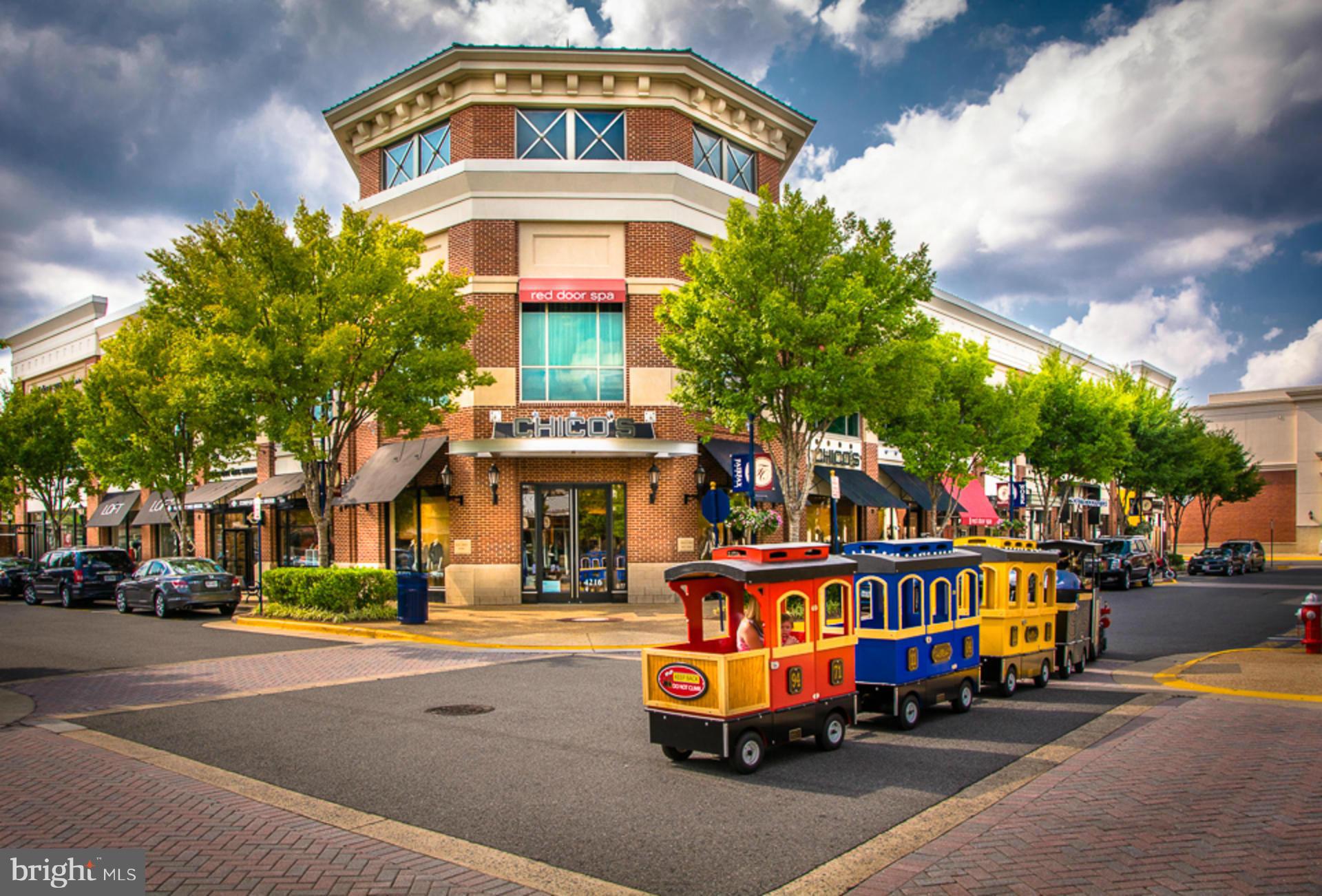 PENDERBROOK SQUARE CONDOMINIUMS - Residential