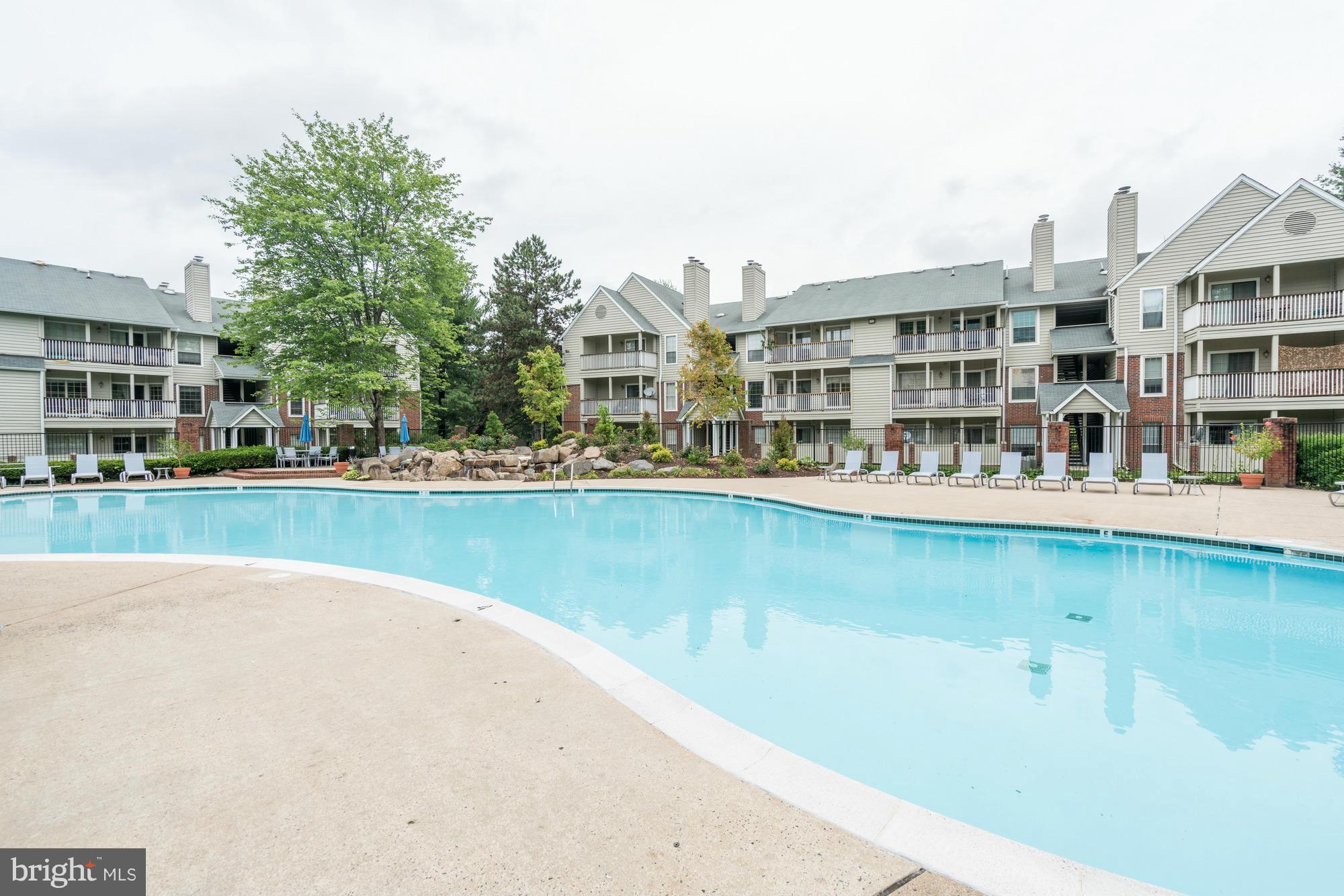 PENDERBROOK SQUARE CONDOMINIUMS - Residential