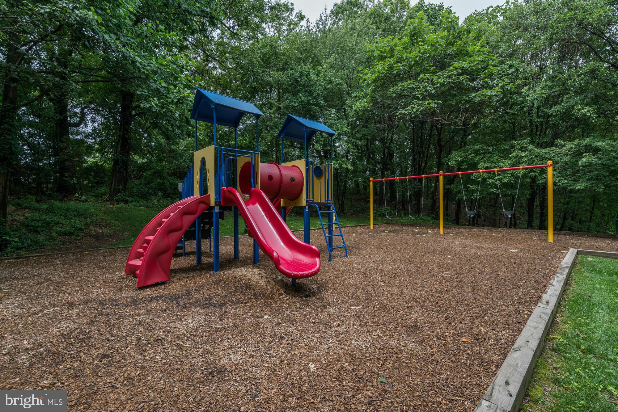 PENDERBROOK SQUARE CONDOMINIUMS - Residential