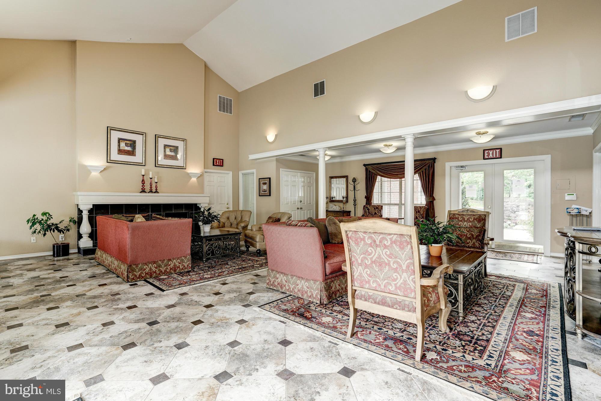 PENDERBROOK SQUARE CONDOMINIUMS - Residential