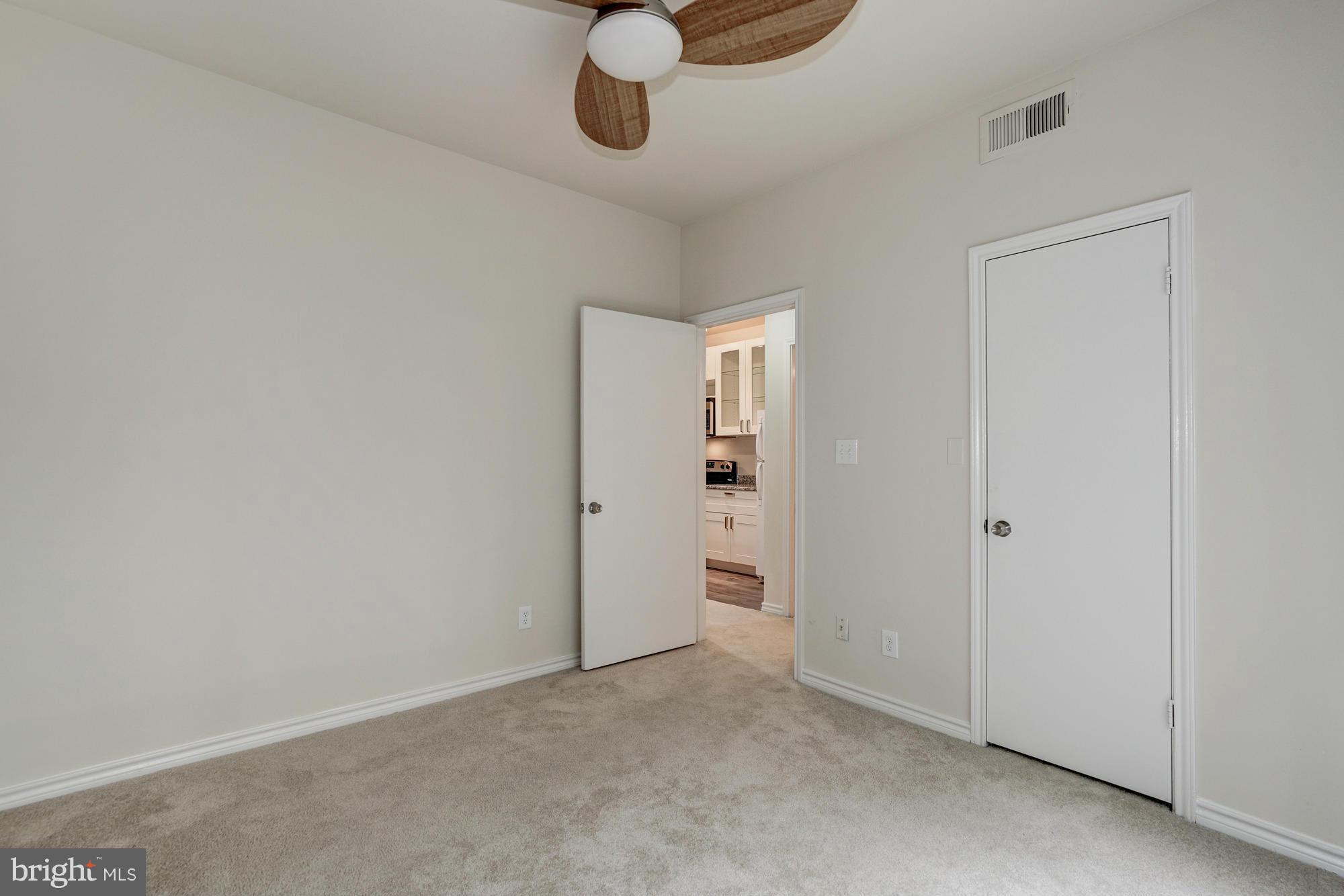 PENDERBROOK SQUARE CONDOMINIUMS - Residential