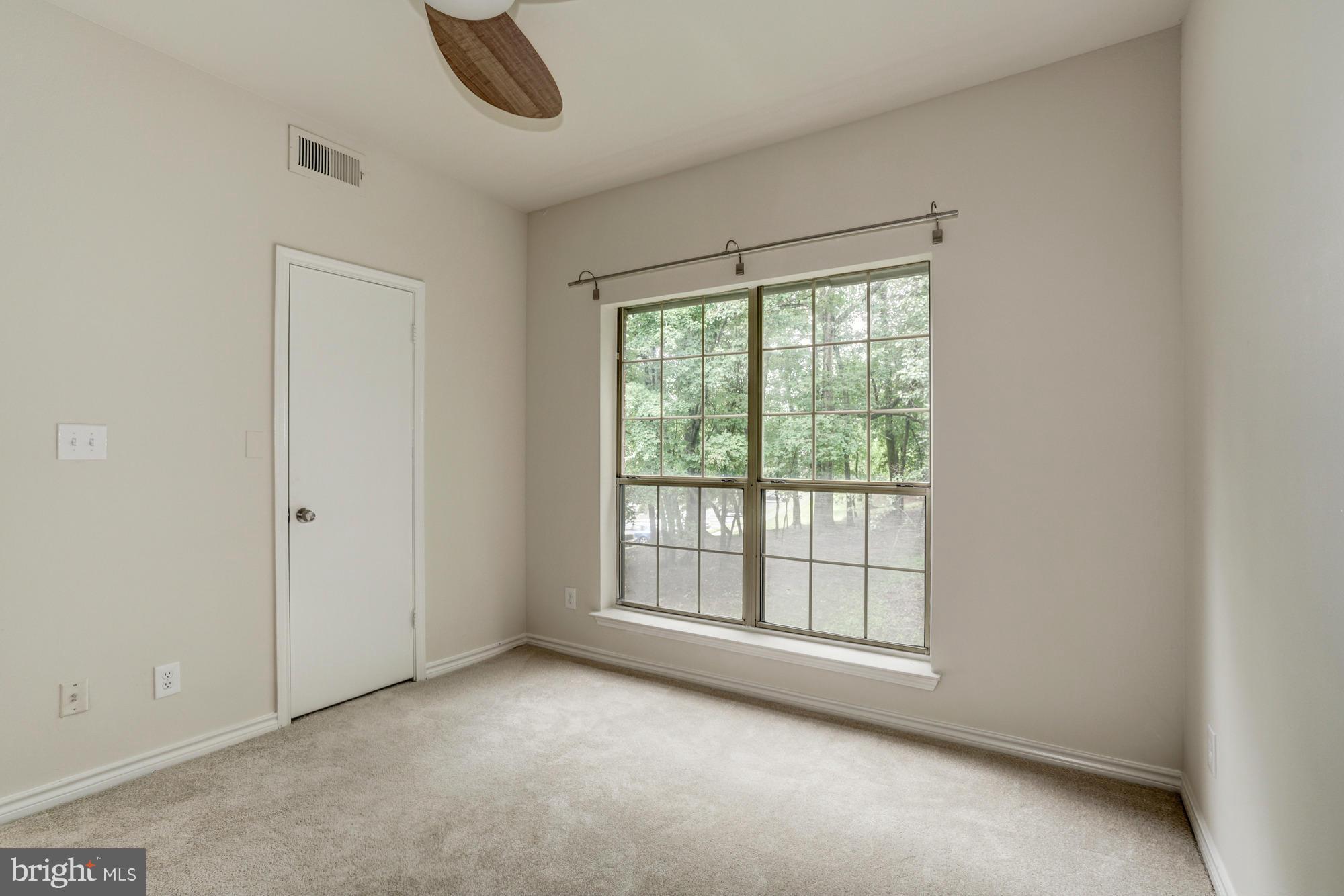 PENDERBROOK SQUARE CONDOMINIUMS - Residential