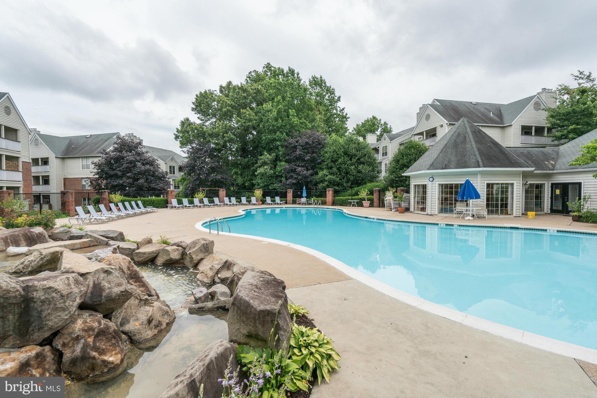 PENDERBROOK SQUARE CONDOMINIUMS - Residential