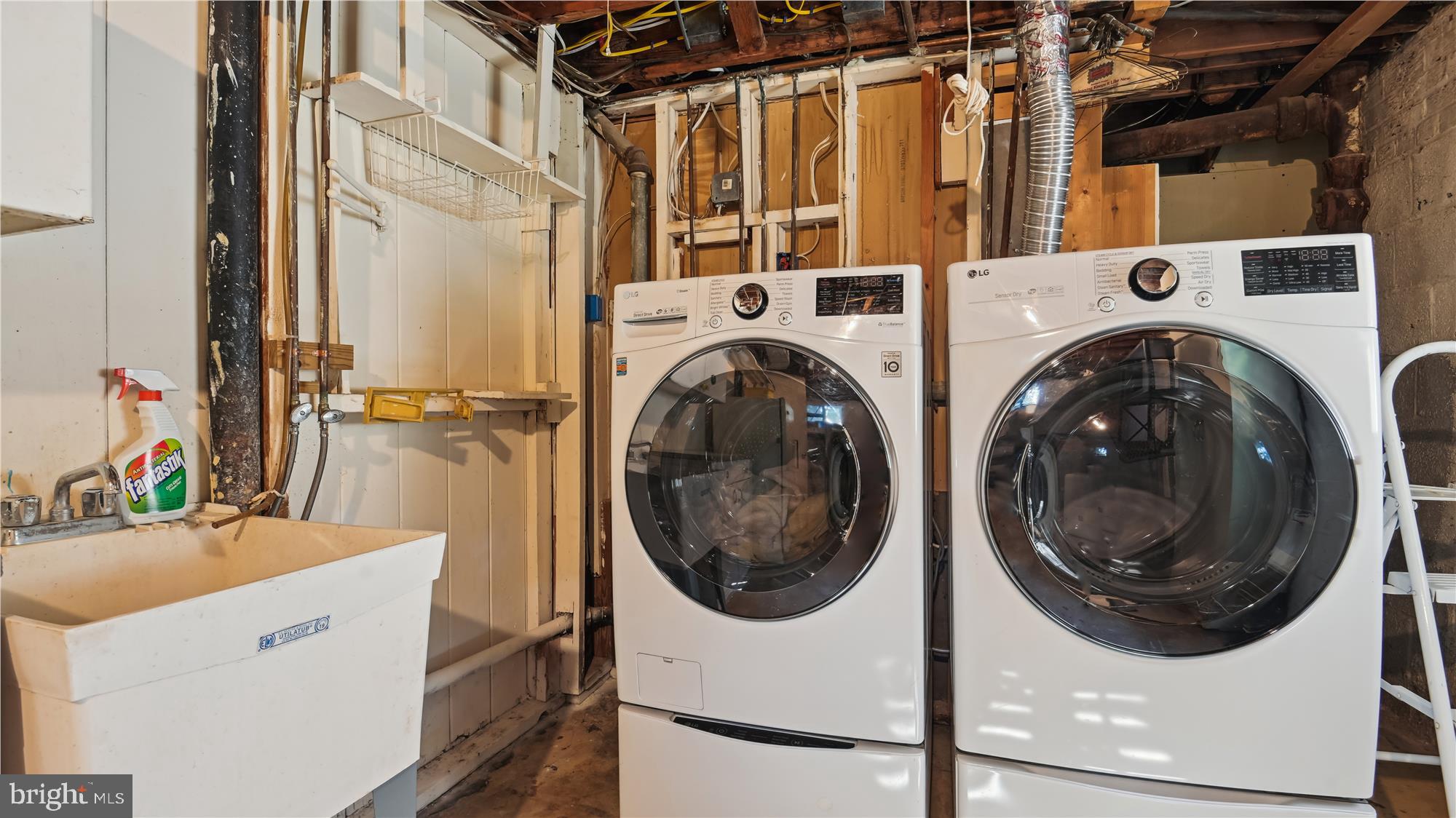 BROYHILL CREST - Residential