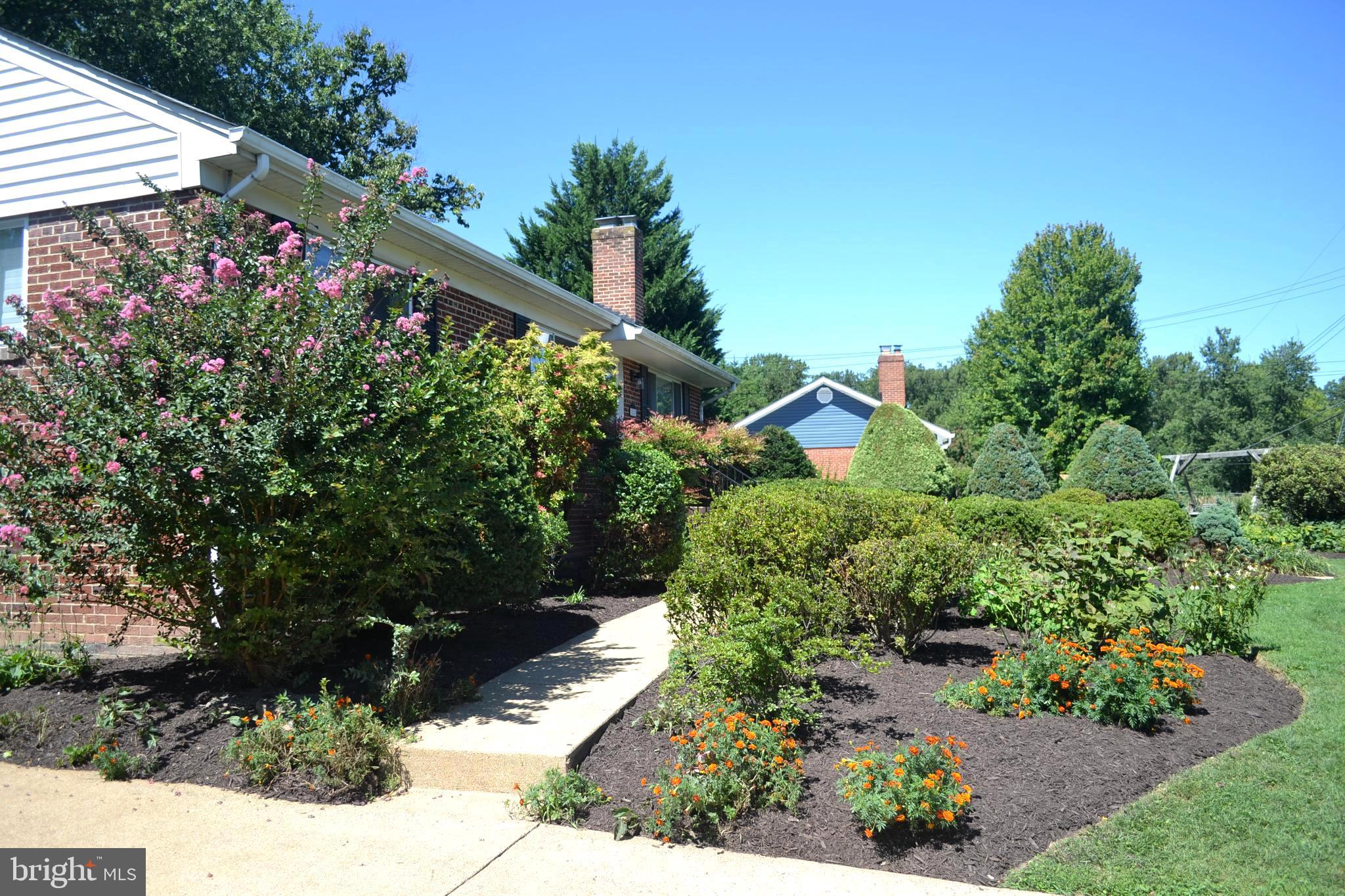 BROYHILL CREST - Residential