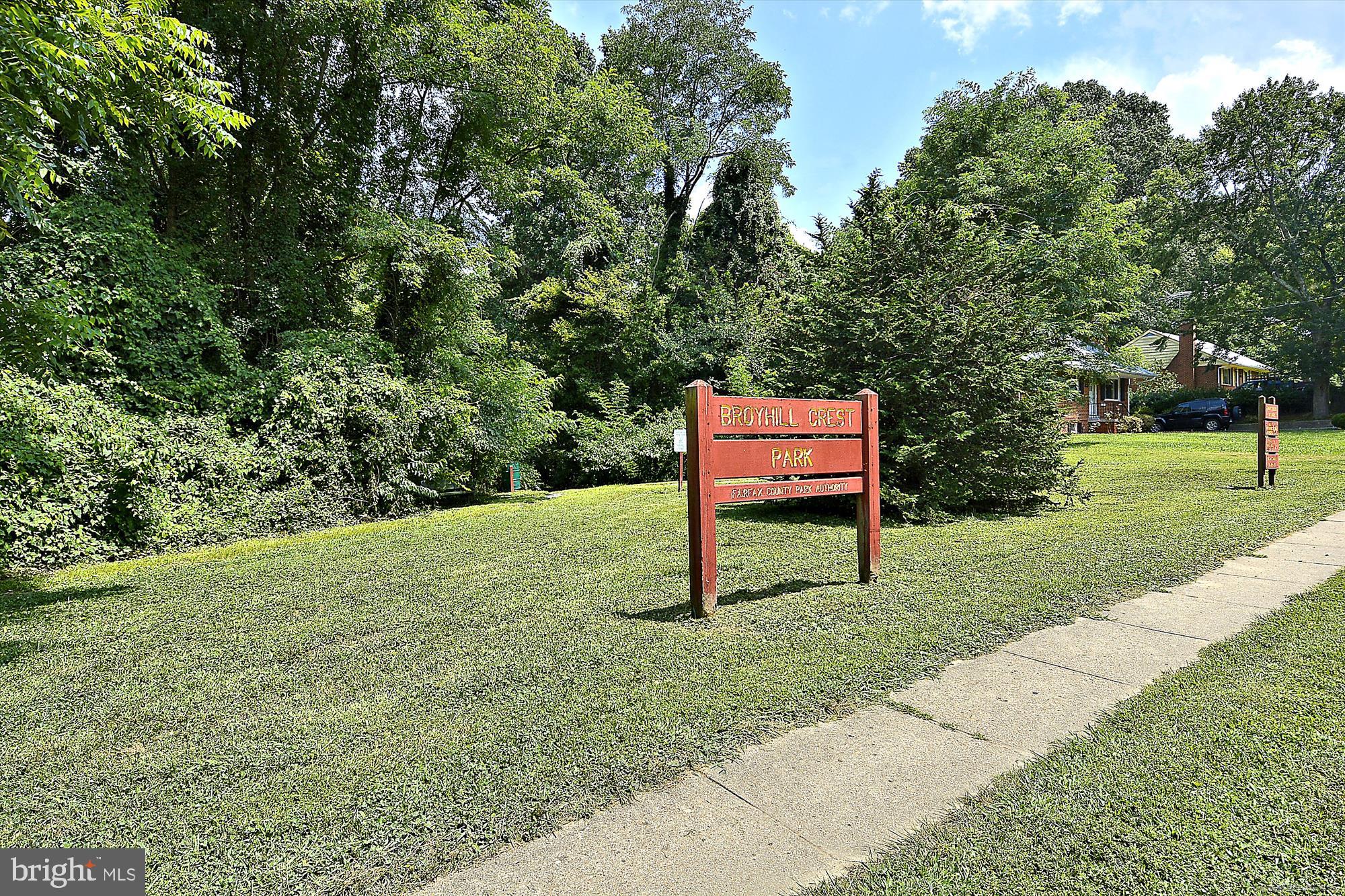 BROYHILL CREST - Residential